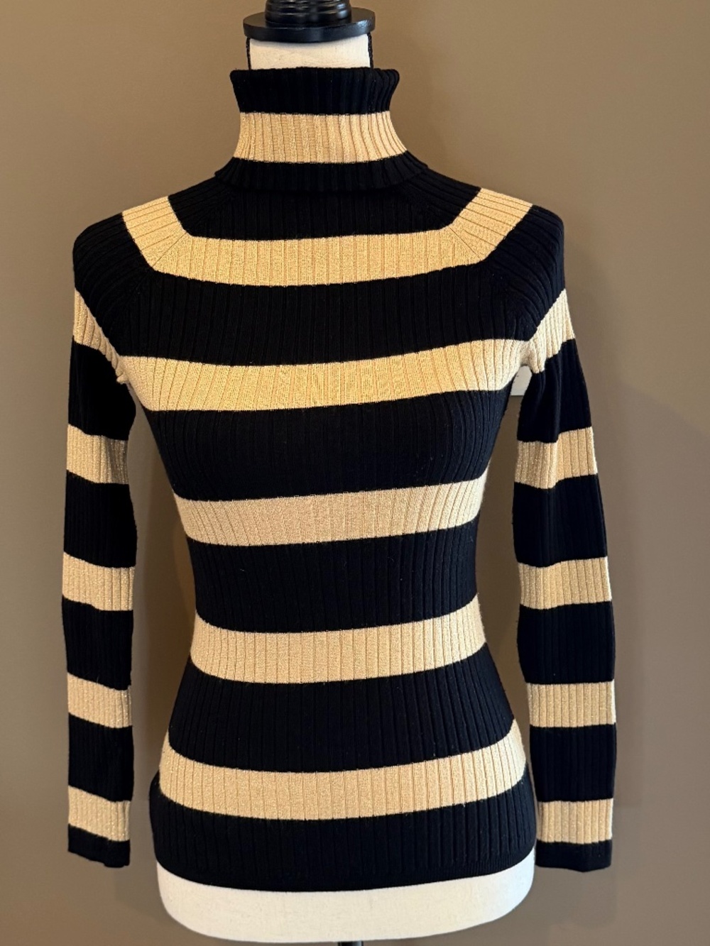 International Concepts Black & Gold striped ribbed turtleneck sweater, Size Med